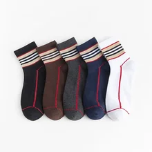 Outono inverno novo estilo médio meias de algodão trimestre moda feminina listrado meias esportivas
