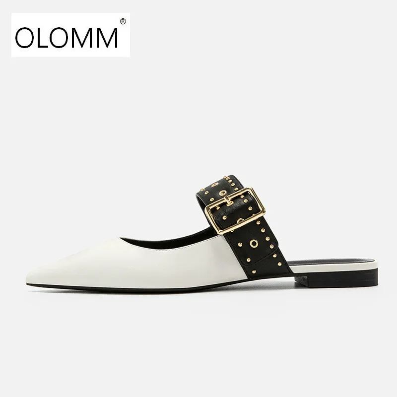 

Women Punk Flat Slippers Slip on Mules Brand Designers Sandals 2019 Fashion Luxury Rivet T-strap Slides Slip on Loafers Mules