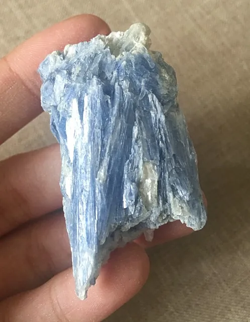 Синий Кианит исцеления с украшением в виде кристаллов