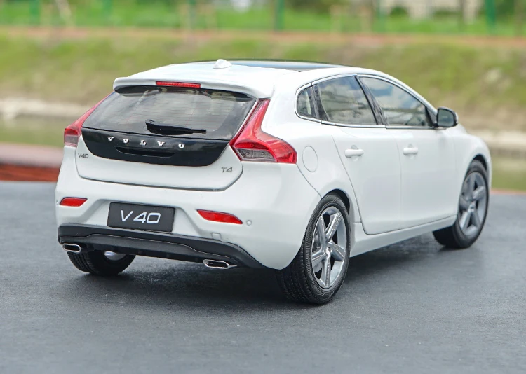 1:18 Volvo V40 сплав модель автомобиля статические металлические модельные автомобили оригинальная коробка для подарков коллекция