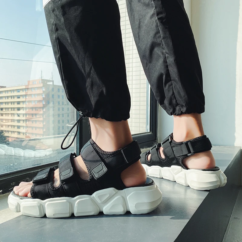 Summer New Platform Sandals Soft PU Beach Shoes Sports Shoes Men's Comfortable Light Casual Slippers Black and White