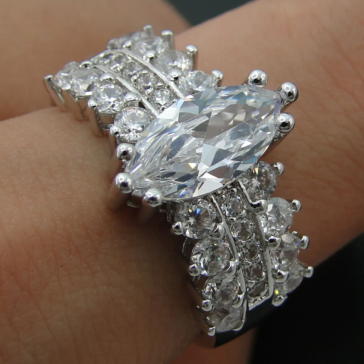 

Women Fashion ring 2017 fashion ladies White Zircon Wedding Solid White Fine Ring