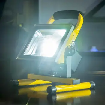 

1800lm highe power portable LED searchlight spotlight emergency light waterproof floodlight led lantern with Car/home charger