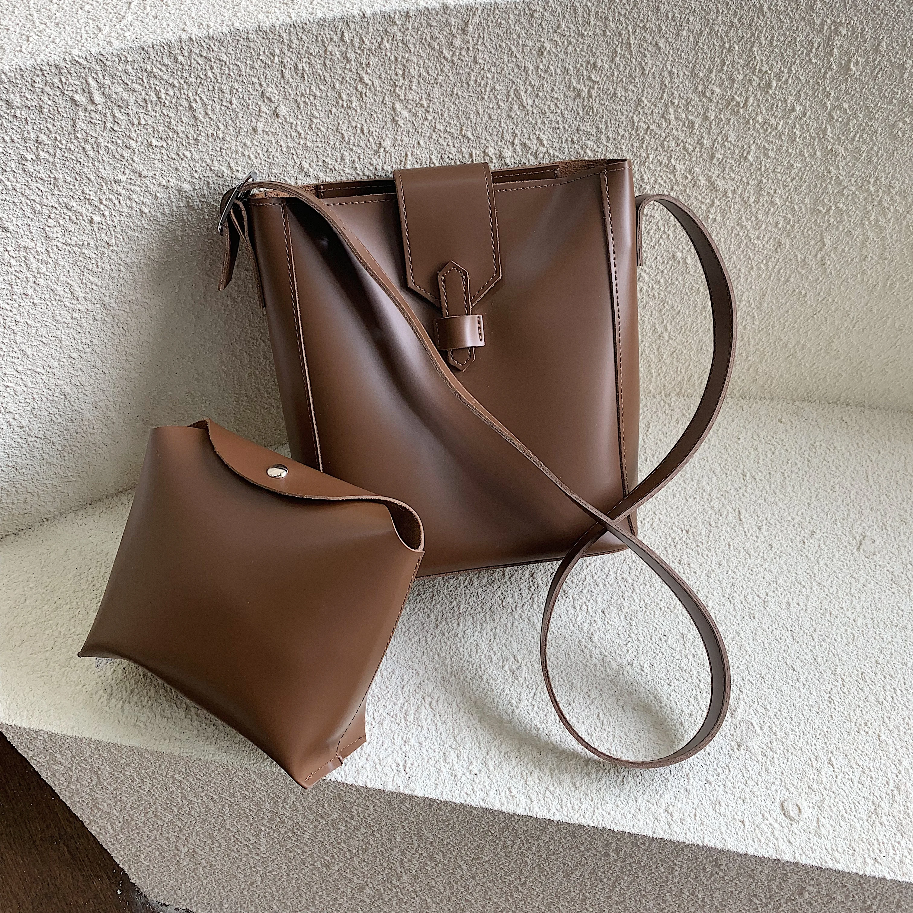 

2019 New Korean Style Solid Color Shoulder Crossbody Bag Women Fashion High Quality Leather Handbag Rivet Decorative Bucket Bags