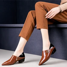 Обувь с острым носком; женские туфли на плоской подошве с металлической пряжкой из разноцветной кожи; женские мокасины из органической кожи; офисные женские туфли на плоской подошве