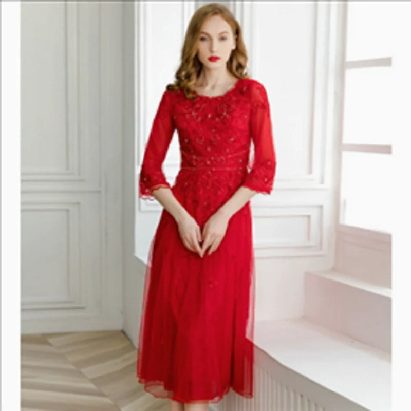 Модное платье новинка короткое с вышивкой на талии женское средней длины круглым