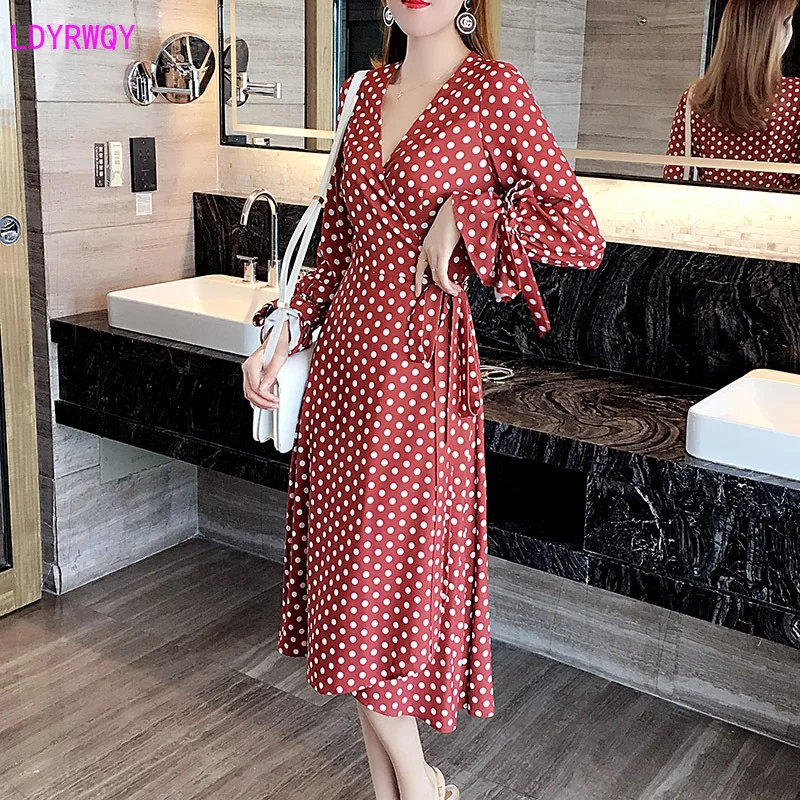 

2019 autumn and winter new Korean women's V-neck lotus sleeves fashion wrap slimming tie waist temperament dress A-Line