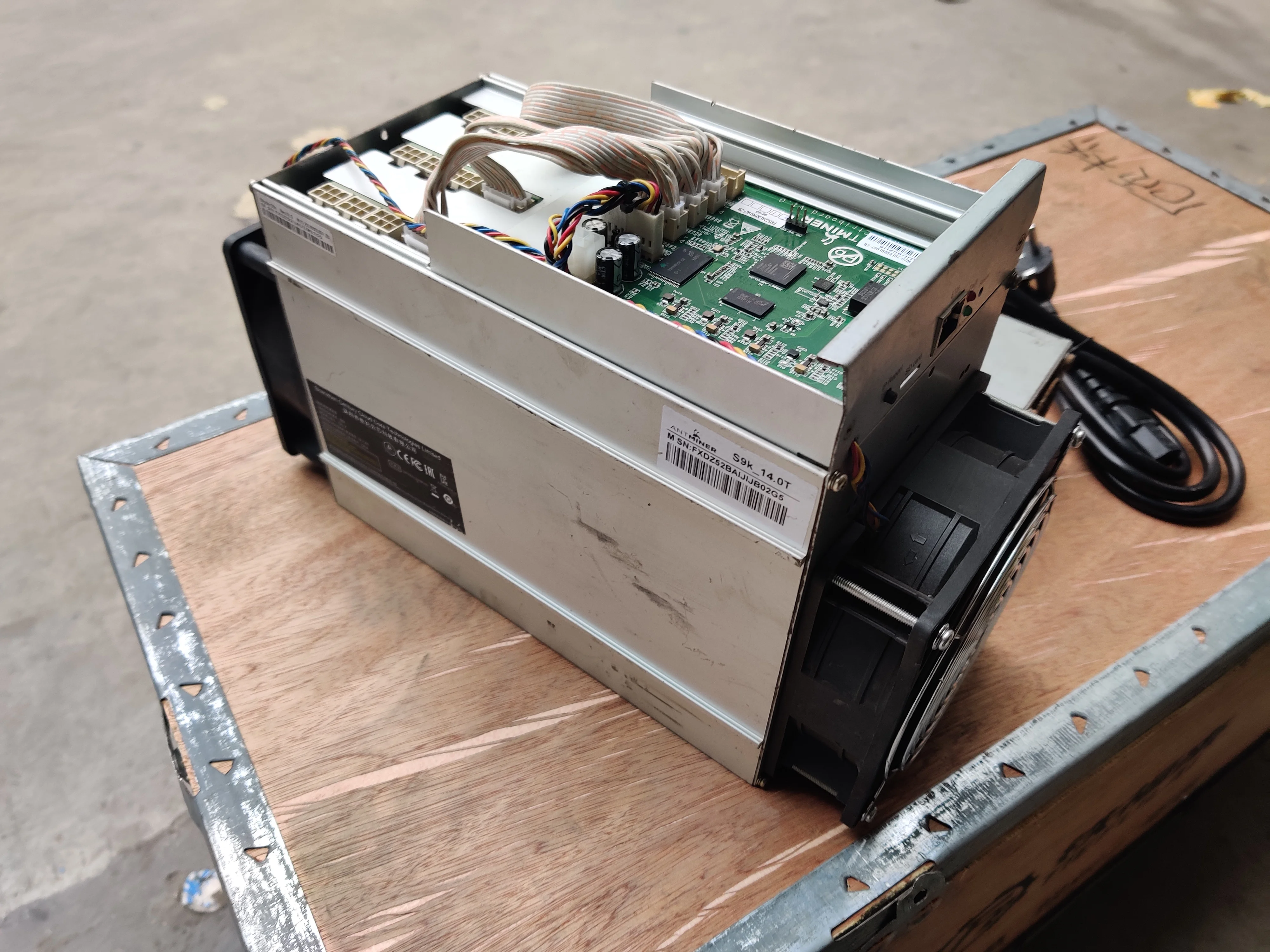 Устройство AntMiner S9k 14T б/у с блоком питания для майнинга биткоинов BTC BCH лучше чем