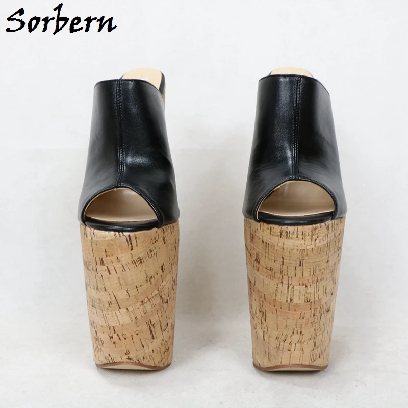 Рисунок 2 - Женские босоножки на танкетке Sorbern