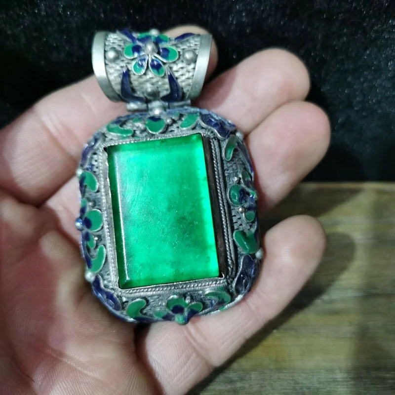 

Chinese Old Craft Made Old Tibetan Silver Cloisonne Inlaid Zircon Pendant for Women Men Fashion Accessories A04