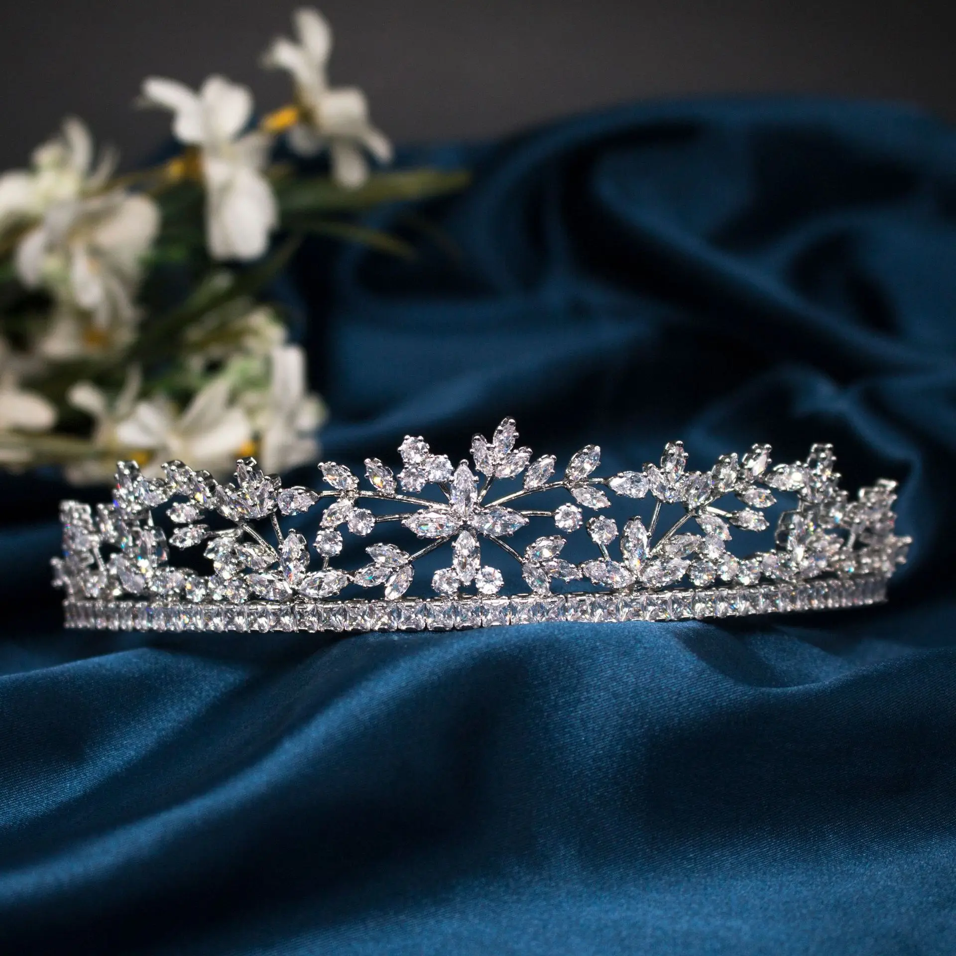 

YCDZSWWL Luxury Bridal Crowns Elegant Headwear Prom Hair Wear Wedding Jewelry Crystal Headbands