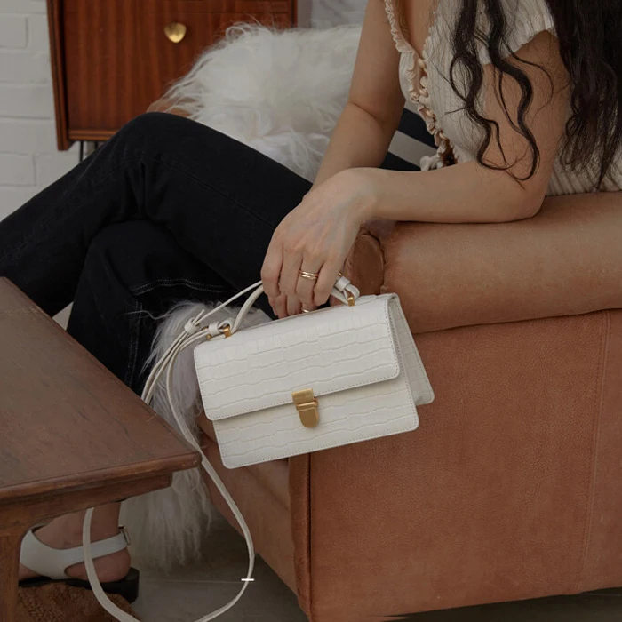 

Designer Crocodile Pattern Lock Shoulder Messenger Bags Pu Leather Small Square Bag Women's Bag Casual Crossbody Bags Purse 2020