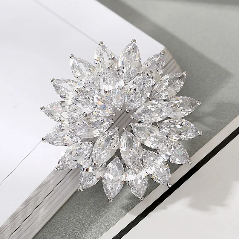 Большой Bling Щепка микро проложить CZ Стразы Цветок лотоса Брелок Брошь булавка для женщин роскошный цветок лотоса Свадебные украшения
