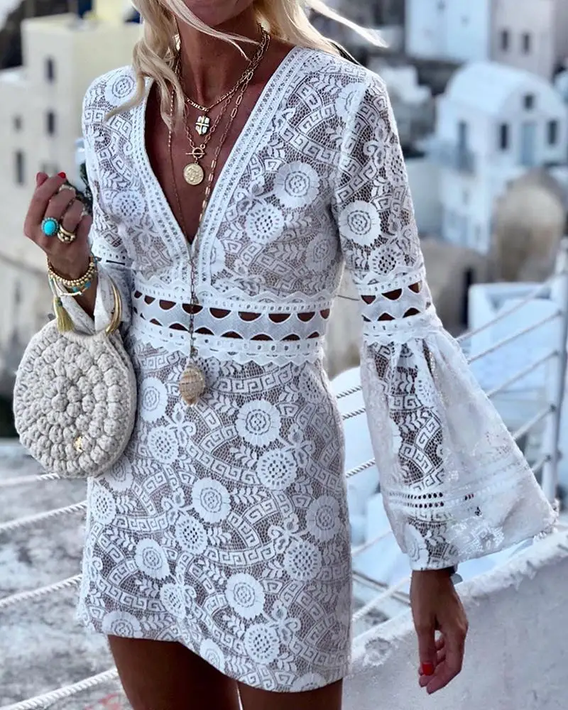 

Linglewei 2019 Summer new lace cut V-neck flare sleeve dress