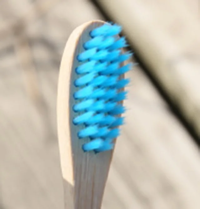 10 шт смешанные цвета окружающей среды бамбуковый уголь зубная щетка для здоровья полости рта низкоуглеродистая средняя мягкая щетина деревянная ручка зубная щетка - Цвет: 10pcs blue
