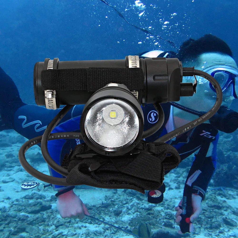 

Free Shipping 4000 lm Canister XHP70 LED Diving Lamp with Yellow color Diving Light with Built-in 8x18650 Li-battery D028