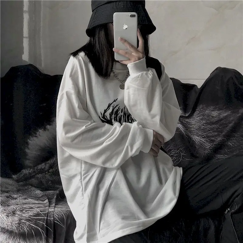 

bottoming shirt equipped with female autumn Korean ins retro printing wild loose bf round neck long-sleeved T-shirt white top