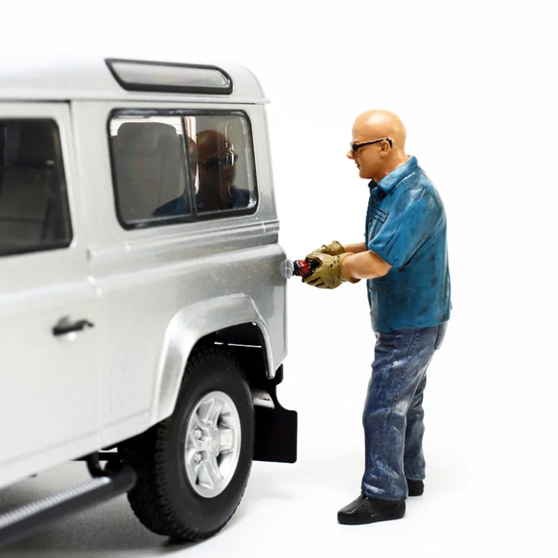 

1/18 Scale Repair Shop Scene Car Model Scene Display Resin Standing Car Repair Dolls Model Figure Doll Toys For Collection Gifts