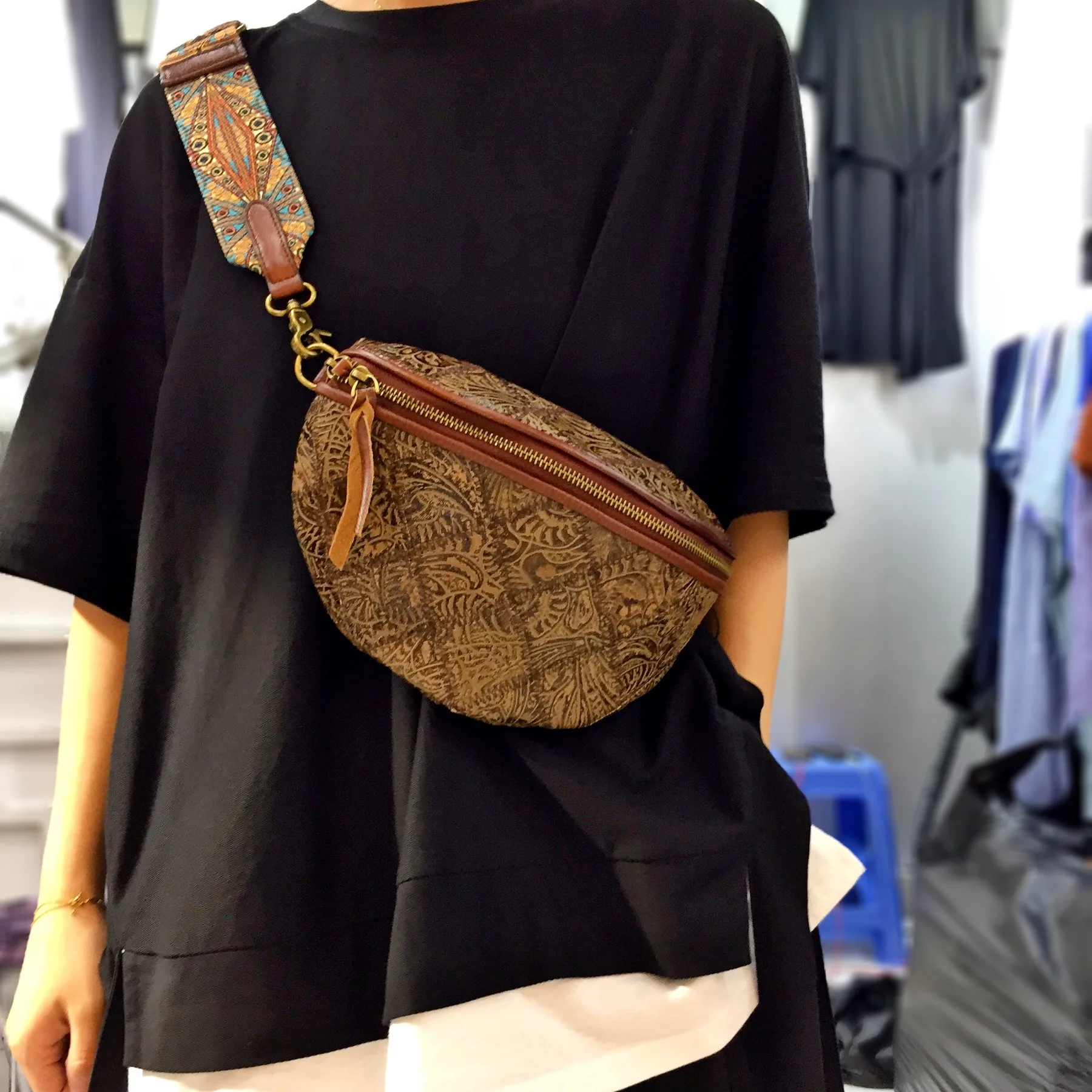 

Retro Genuine Cow Leather Handmade Bohemian Chest Shoulder Bag Saddle Drop Shipping Handbags Designer Crossbody High Quality