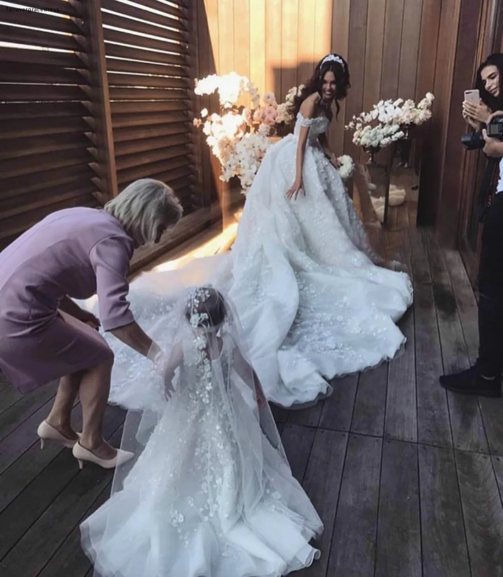 2018 Chic Modern Arabic Lace Wedding Dresses Off Shoulder 3D Floral Appliques Beaded Chapel Train Bridal Gowns Custom Made  249 (4)