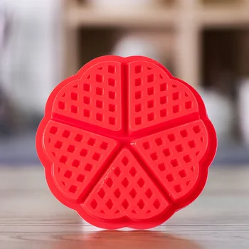 

1Pcs/set Flower - shaped love - shaped silicone waffle oven baking mold