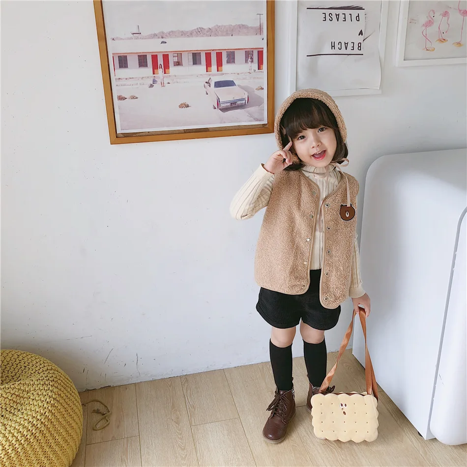 Tonytaobaby Autumn Winter Wear New Style Baby Boys and Girls Cartoon Fluffy Double-sided Wearable Vest with Scarf