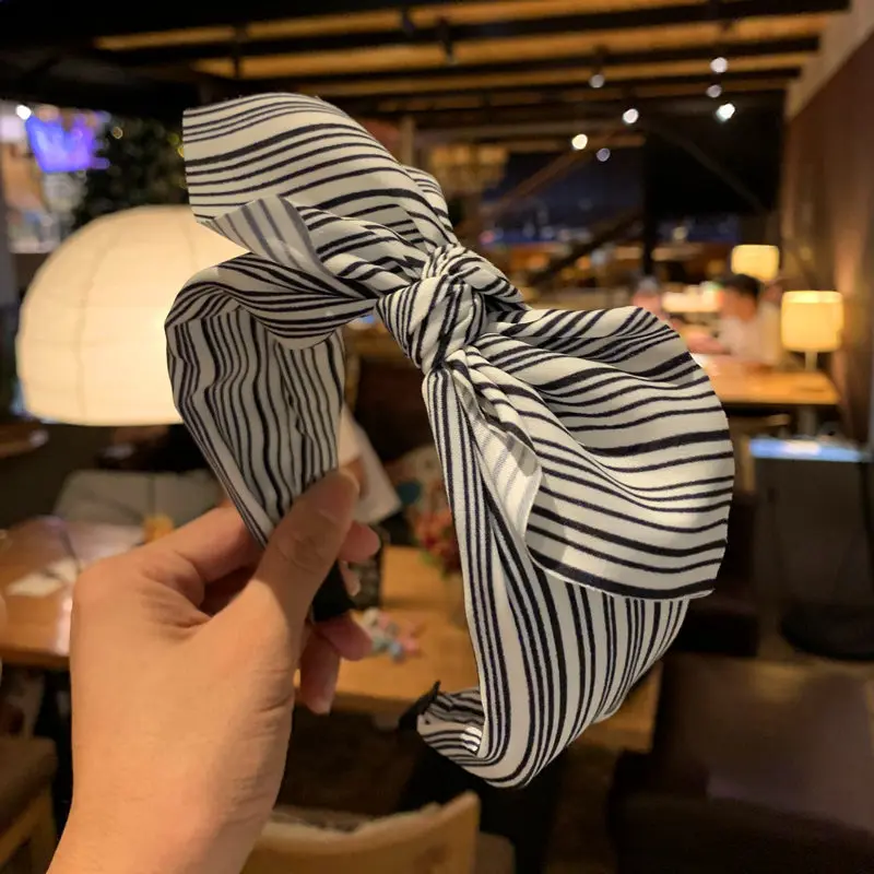 11240424297_1956788053