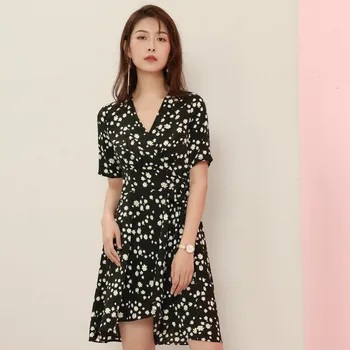 

2020 Summer New Fashion Small Daisy Flower Women's Waist Collection Chiffon Temperament V-neck Dress