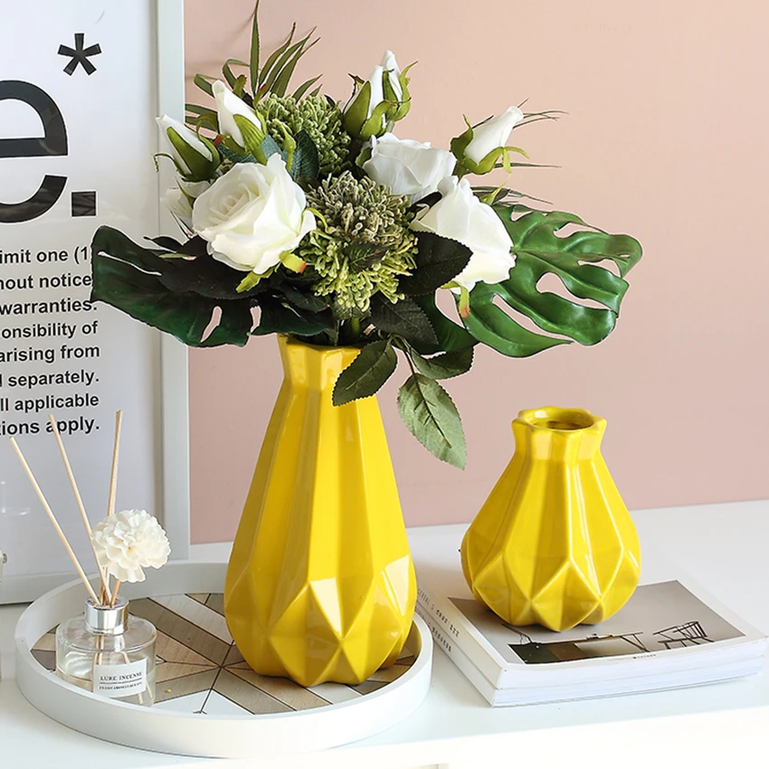 

Modern Geometric Pattern Decorative Vase Yellow Ceramic Vase Home Office Decoration Porcelain Vase Flower Vase, Caliber 5cm