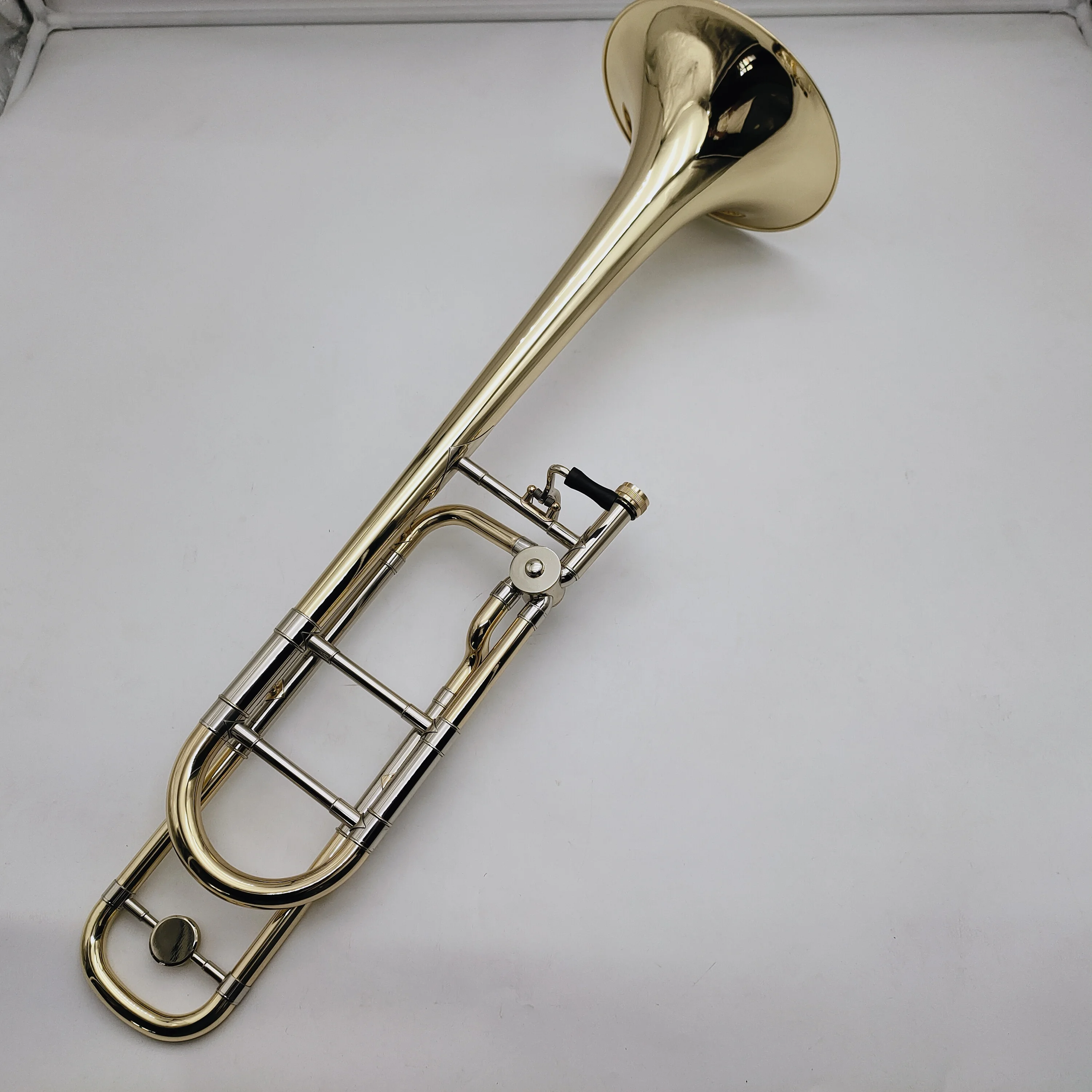 Bach Bb/F Tenor Trombone with mouthpiece and case