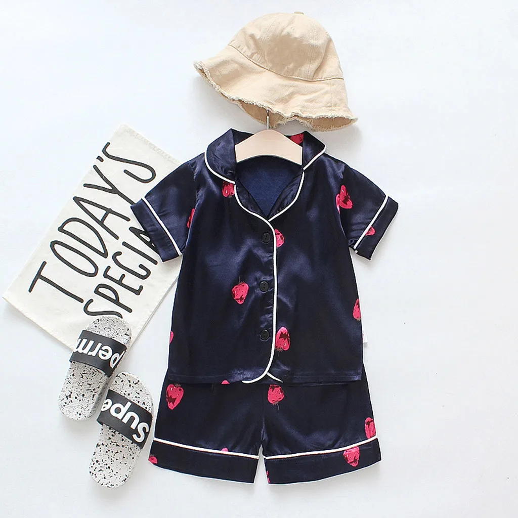 Летняя Детская Пижама с рисунком клубники комплекты модной детской одежды для