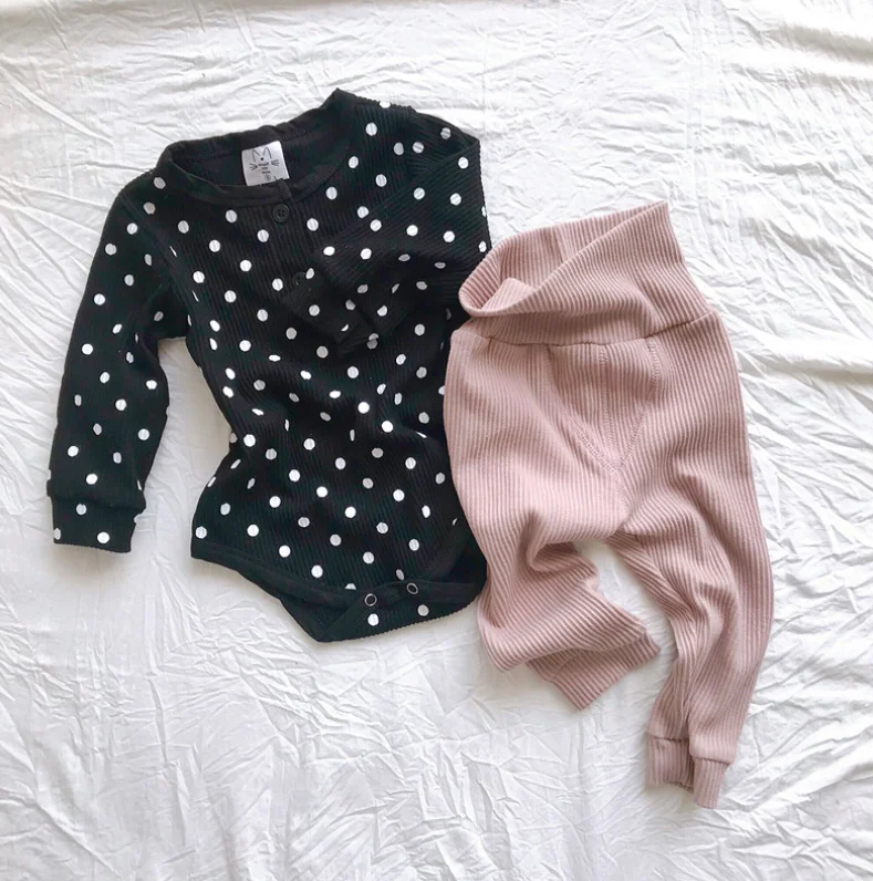Черный Коллекция года, комплект из 2 предметов в Корейском стиле для девочек и мальчиков, футболка+ длинные штаны модные осенние хлопковые детские костюмы на возраст от 0 до 2 лет - Цвет: Черный