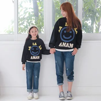 

Mother Daughter Sweatshirts 2019 Autumn Winter Family Matching Thick Clothes Outwear Mom and Daughter Smile Print Clothes Tops