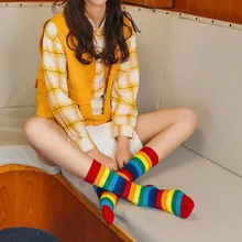 Радужные женские трендовые креативные хлопковые радужные носки Модные трендовые цветные полосатые носки высокого качества женские милые носки с ворсом