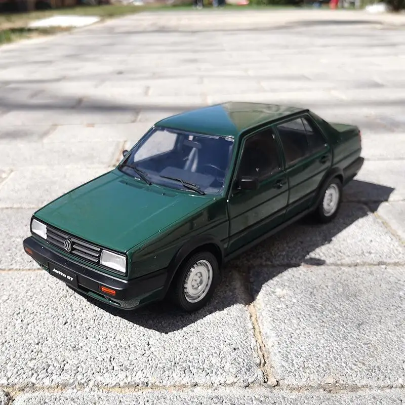 Ant 1:18 Diecast Cars Car Model Toy Car Diecast Toy Model 1:18 Diecast CarsJetta car model Volkswagen square head Jetta taxi - Цвет: Армейский зеленый