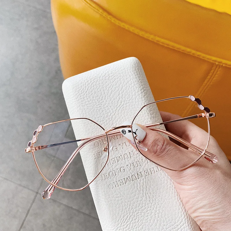 

Vintage Glasses Frame Women Optical Myopia Eyeglass Frame Prescription Eyeglasses Metal Clear Lens Eyewear Gold Spectacles Gafas