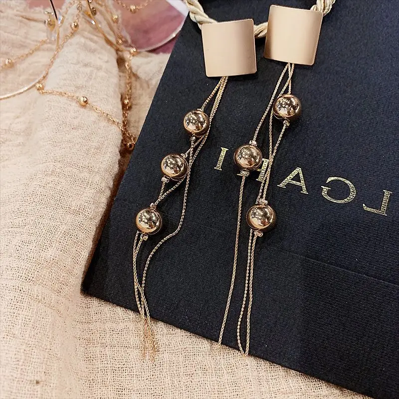 Блестящие сбоку новые модные брендовые ювелирные изделия серьги-гвоздики с кисточками для женщин элегантные длинные подарочные серьги с металлическими бусинами