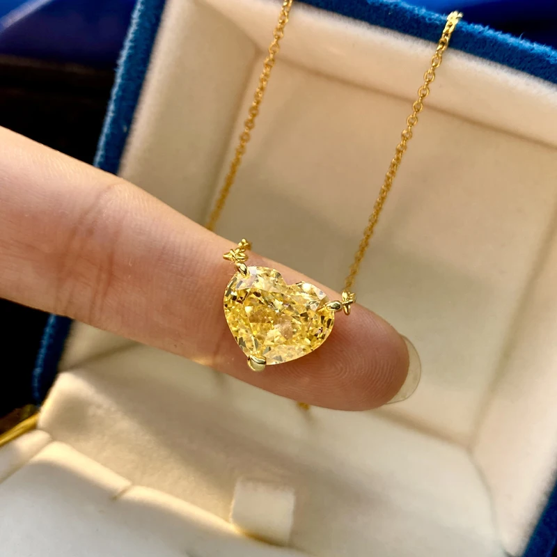 925 Sterling Silver Topaz Heart Pendant 