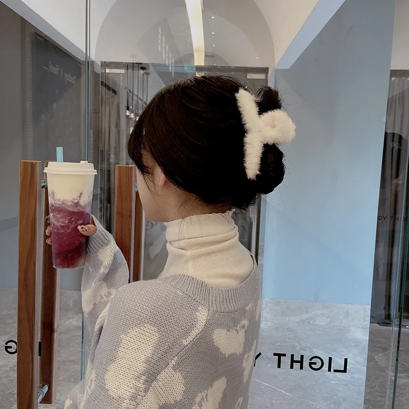 Рисунок 3 - Осенне-зимняя плюшевая заколка для волос