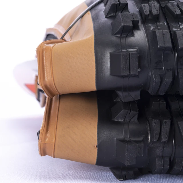 미니 DHF는 산악 자전거에서 가장 모방 된 타이어 중 하나입니다.