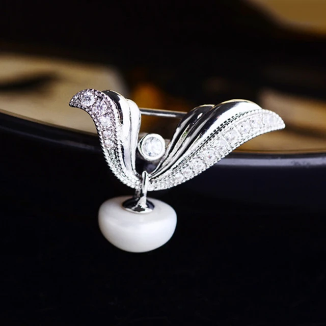1pc Women's Gold-tone Faux Pearl Leaf Shaped Brooch Pin, Elegant