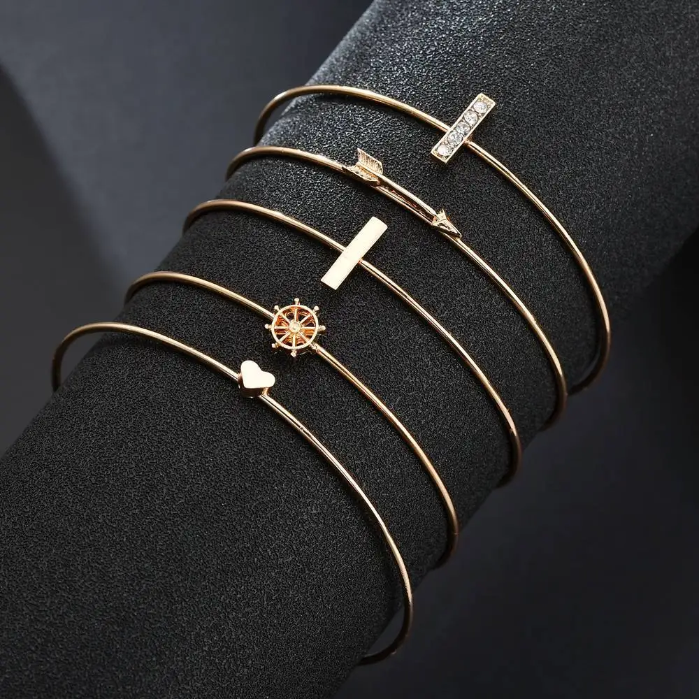 

2019 Simple Bracelet Set with European and American Diamond-encrusted Metal Rudder Arrowhead for Women
