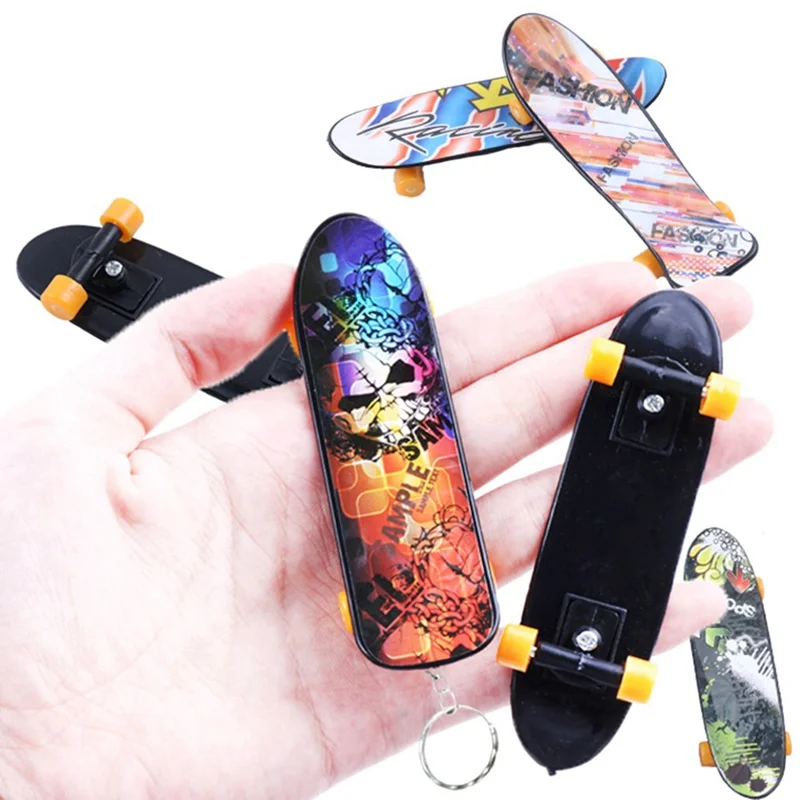 Мини-брелок Fingerboard игрушки скутер для пальца скейтборд Классическая игра для мальчиков настольные игрушки цвет случайный