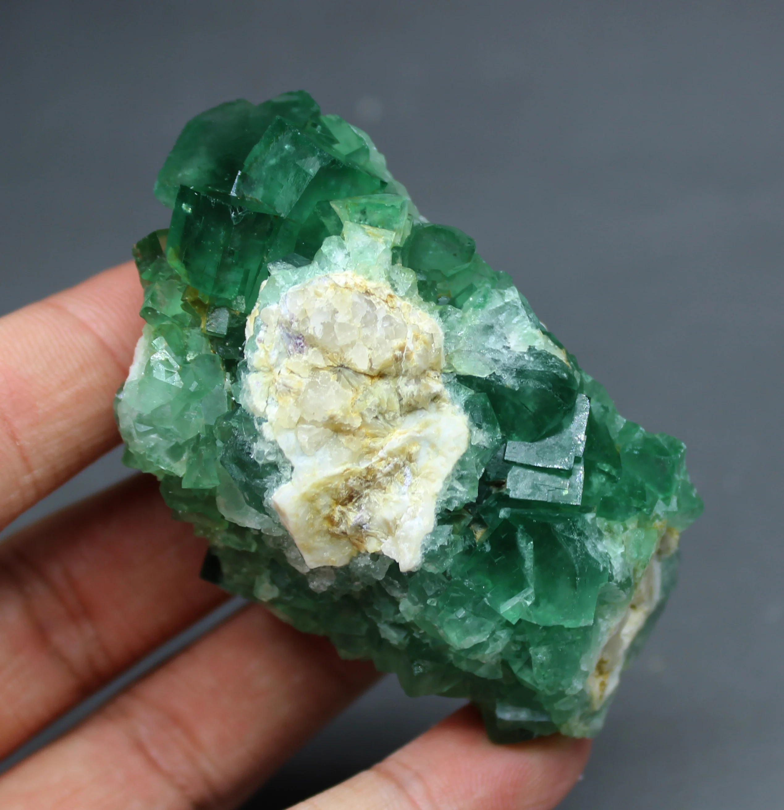 

116g Natural green fluorite Mineral specimen cluster mineral crystal specimens Stones and crystals Healing crystal Free shipping