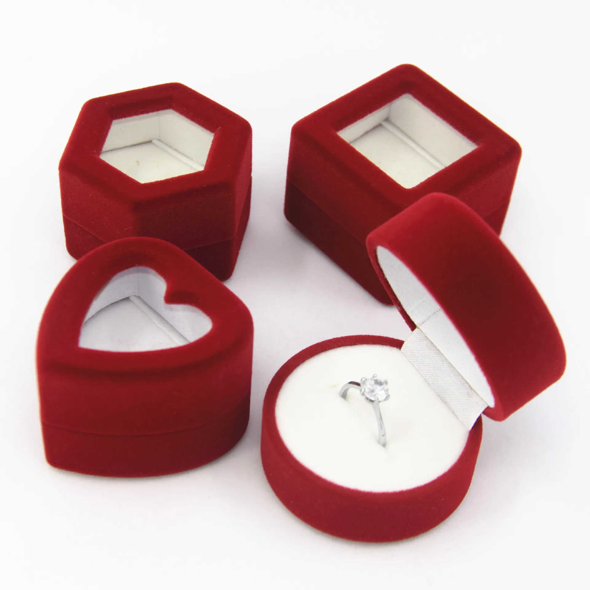 

Hui yi Festive Window Transparent Box Heart Shape Circle Ring Box Small Jewelry Box Jewlery Box Factory