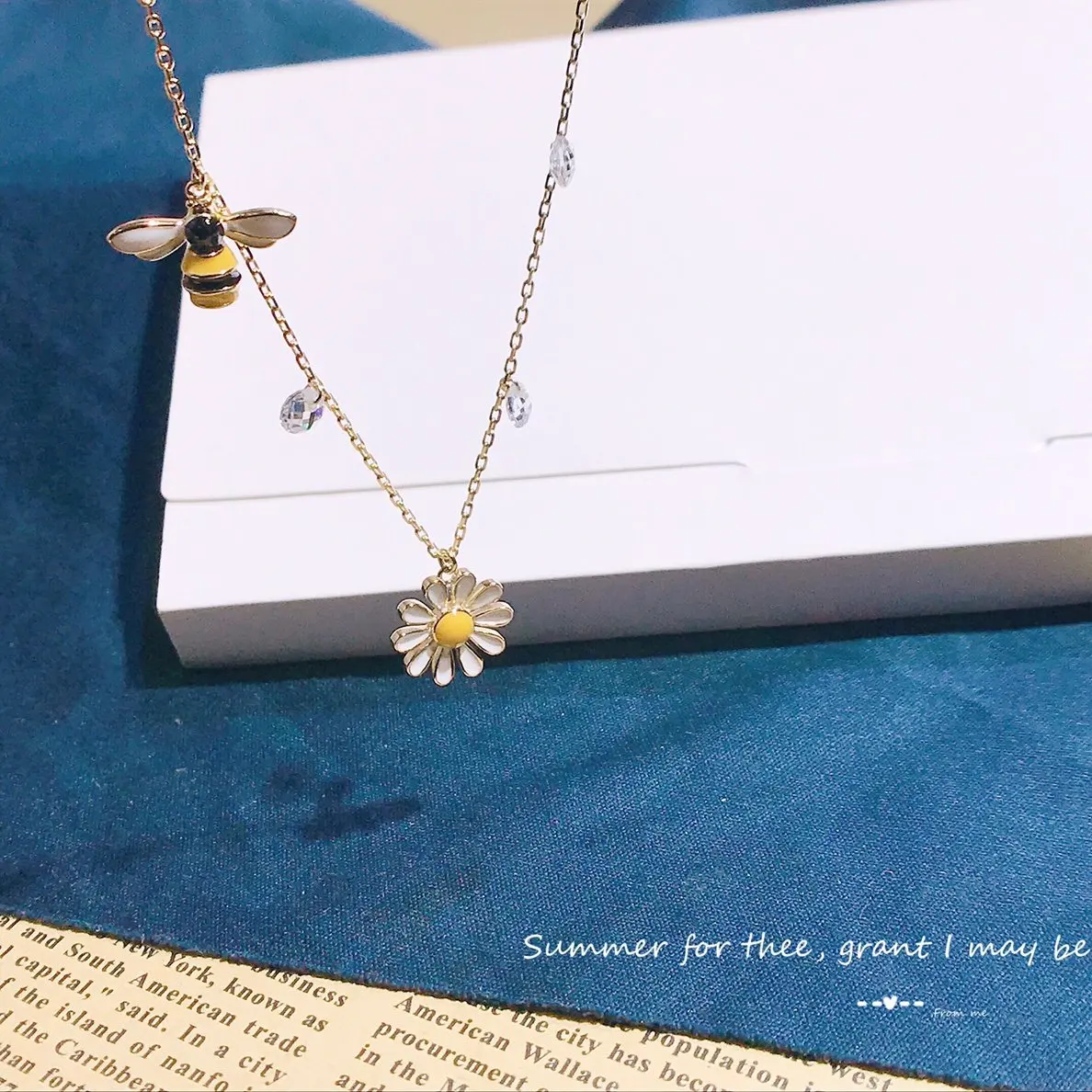

Exquisite Real 925 Sterling Silver Charming Bee Pendant Necklaces Lasting Shine Cross Chain and Zirconia Good-looking Daisy