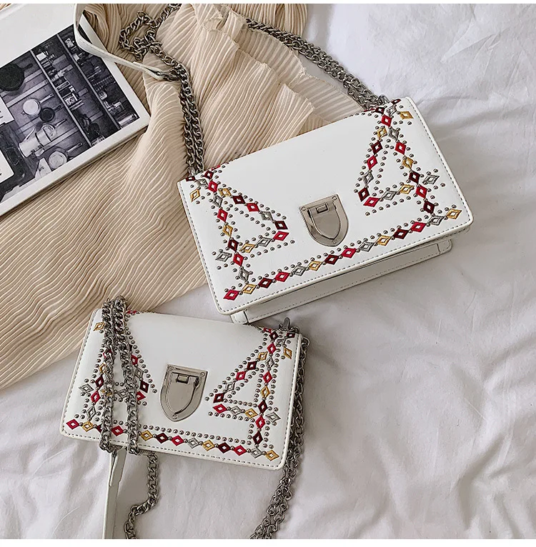 

Women's small bag 2019 summer fashion new Korean fashion wild embroidery chain shoulder slung small square bag