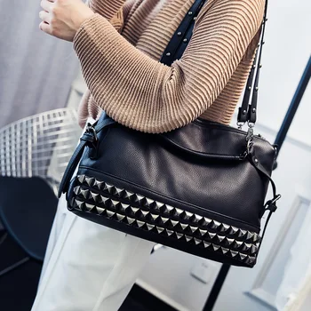 

Soft Leather Crossbody Bag For Women 2020 Rivet Fashion Handbag Large Capacity Solid Color Designer Shoulder Messenger Bag Women
