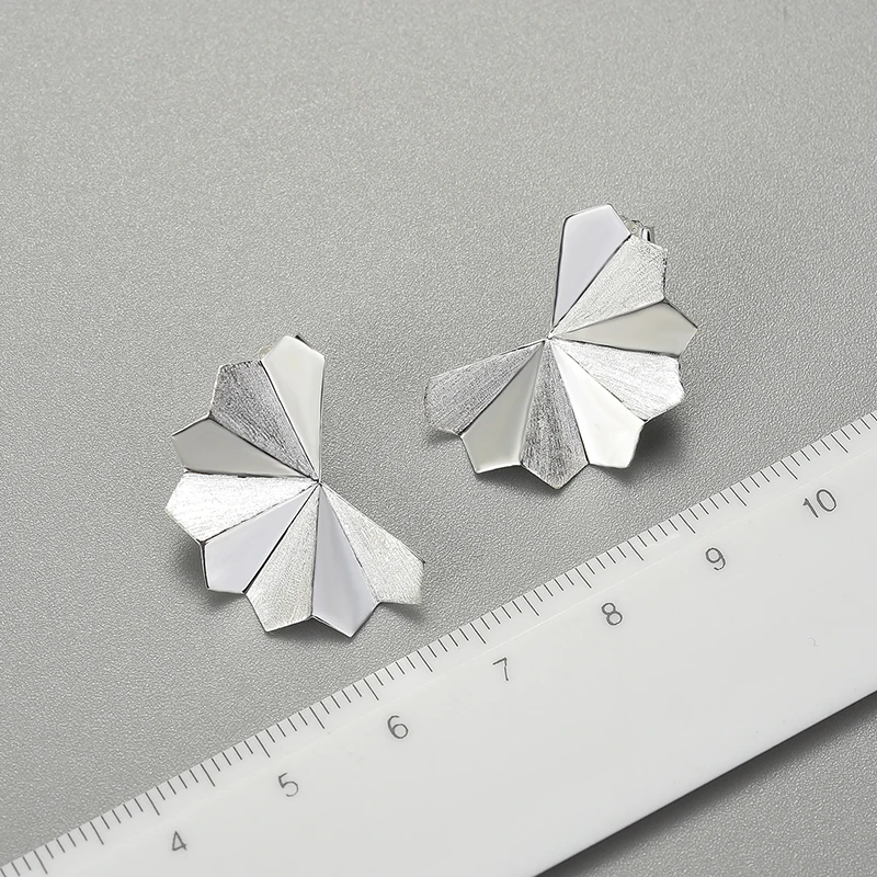Gold Oriental Element Big Folding Fan Design Stud Earrings - Image 6