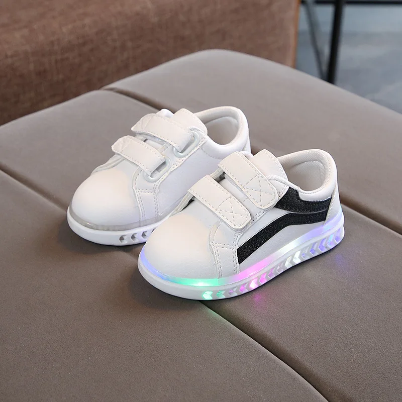 Новая светящаяся детская обувь \ Сникеры со светящимися кроссовками детская повседневная обувь с подсветкой обувь для мальчиков и девочек
